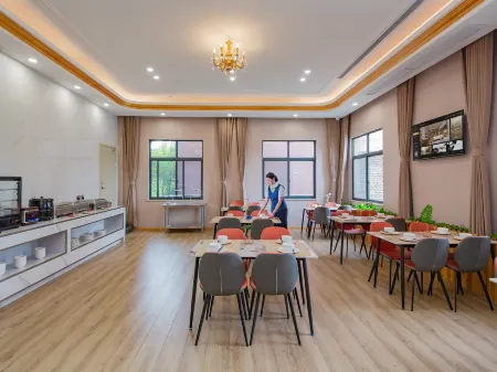 Vienna 3 Best Hotel(Hunchun South Station) Отели в г. Цичунь