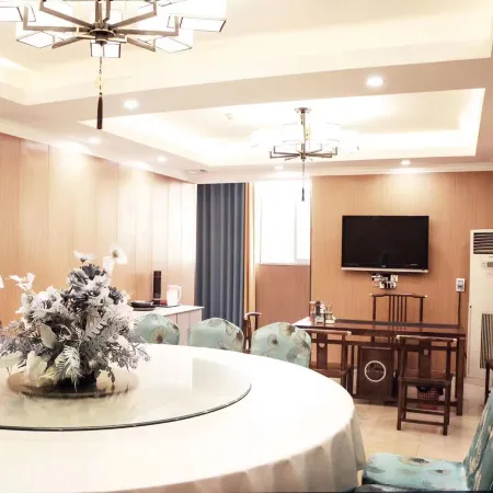 Beiliu Grand Hotel (Guijiang Pearl Pedestrian Street)