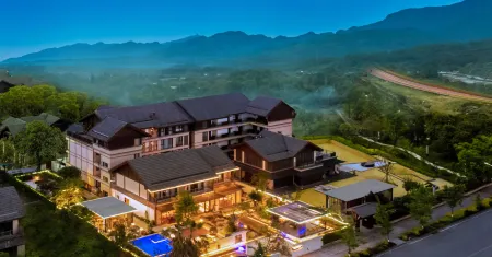 THE  SPRING  HOUSE (Dujiangyan Panda Valley) Отели рядом с достопримечательностью «Baiyun Wanfo Cave»