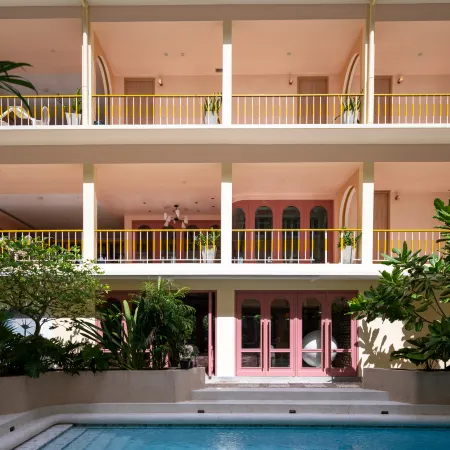 Miami Hotel Bangkok Отели рядом с достопримечательностью «Станция BTS Асок»