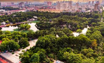 Yueweizhi·rong Hotel (Baoding Wanbo Plaza)