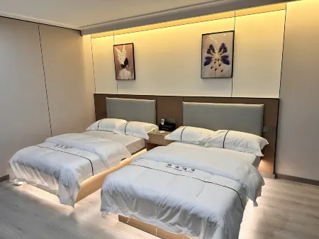 Zhenxiong Pengcheng Hotel (Chishuiyuan Town Branch) Отели рядом с достопримечательностью «Tiankeng Group»