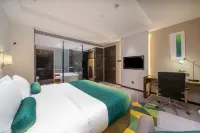 Wyndham Foshan Weijing Hotel (Sanshui Wanda Plaza) Hotels near Shiji Gaofeng Sports Center