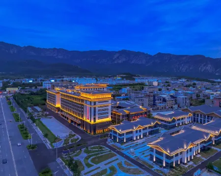 Dengfeng Zhongzhou Intermega Shaolin Hotel โรงแรมในเติงเฟิง
