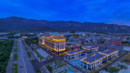 Dengfeng Zhongzhou Intermega Shaolin Hotel Отели в г. Денфен