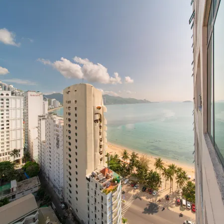 Muong Thanh Vien Trieu Hotel & Apartment Review Nha Trang Отели рядом с достопримечательностью «Пляж Хон-Чонг»