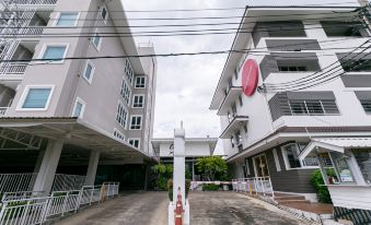 Ruan Plaisoi Apartment