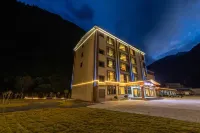 Hogg Hot Springs Hotel