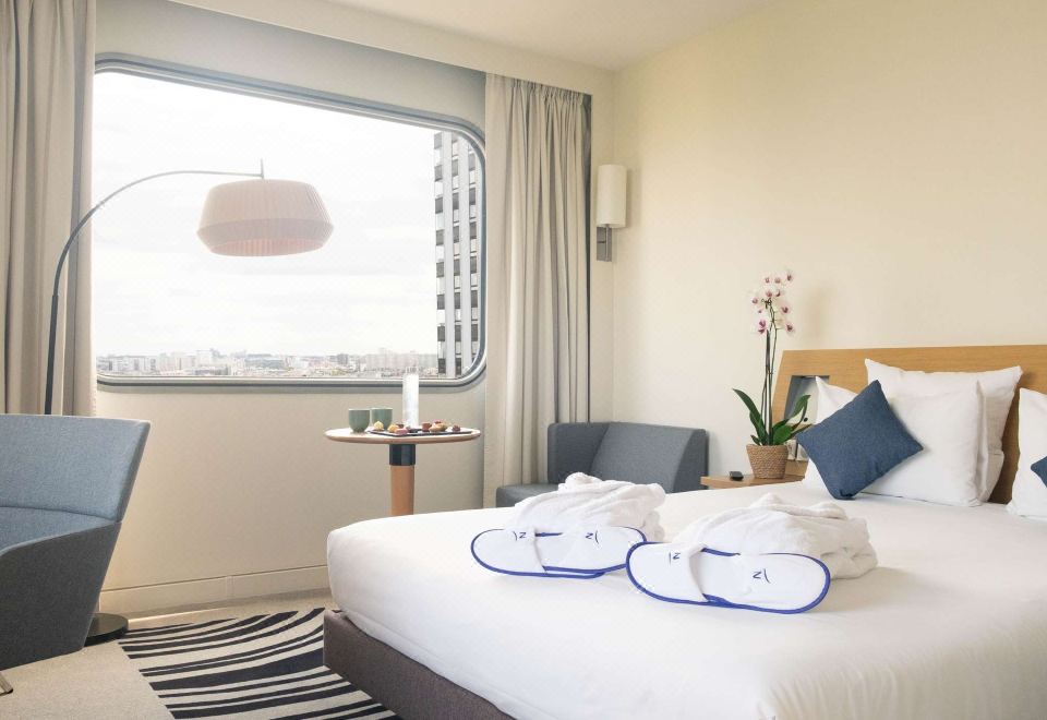 1. 노보텔 파리 상..