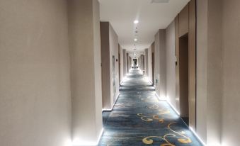 Four Seasons Jincheng Hotel (Five Avenues ZhiGu Subway Station)