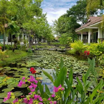 Le Charme Sukhothai Resort Hotels near Wat Traphang Thong