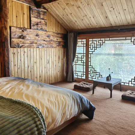 Qichi Snow Mountain International Youth Hostel
