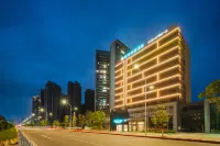 City Comfort Inn Hotel (Maoming High-Speed Rail Station Aiqinhai Shopping Park) Hotels near Lijing Shopping Center (Renmin Middle Road)