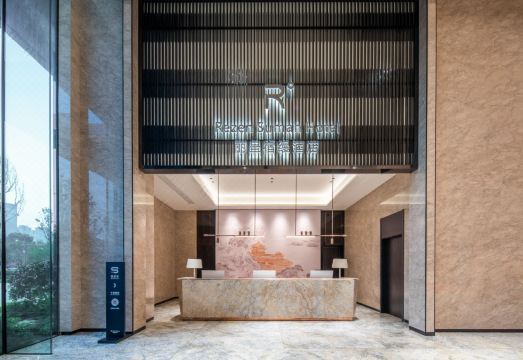 리젠 수만 호텔 객실 내부 이미지