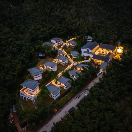 Qianna Guanshan Hot Spring Resort Hotel