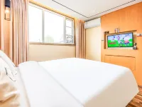 Youyou Light Luxury Hotel (Yonghe Palace Nanluoguxiang Branch) Hotels near ووداويينج هوتونغ