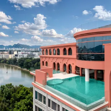 LiCLOUDS HOTEL (Guilin Two Rivers and Four Lakes Xiangshan Park)
