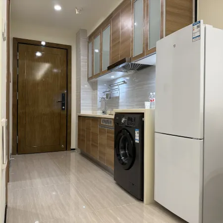 Roland Elegant Residence Homestay (Hohhot East Railway Station Guoneng Building)