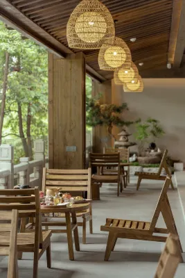 Shishe · Spring Home Inn (Dujiangyan Irrigation Project Scenic Spot Nanqiao Store) Hotel dekat Shangqing Temple