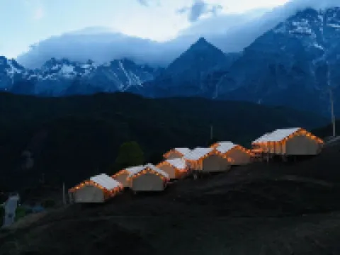 Snownest Tent Art Bed and Breakfast Hotels near Baishuihe River