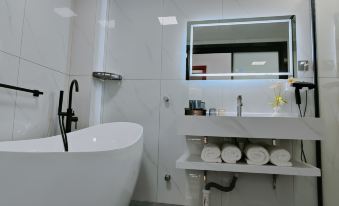 Qiandao Lake Windy House B&B
