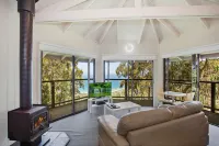 Beacon Point Ocean View Villas Hotels in Skenes Creek