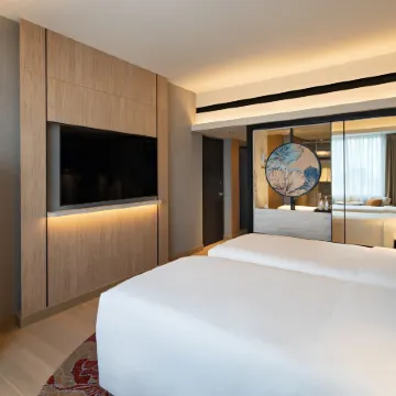 Mövenpick Hotel Jakarta City Centre Отели рядом с достопримечательностью «Собор Джакарты»