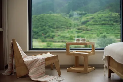 Floral Hotel·Dusk Yunxi Beauty hotel (Wuyuan Huangling Scenic Area Store) فنادق في شانغ راو