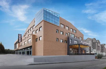 Country Inn (Second Avenue Baihe Store, North Slope Distribution Center, Changbai Mountain) Отели рядом с достопримечательностью «Meiren Songyuan (North Gate)»