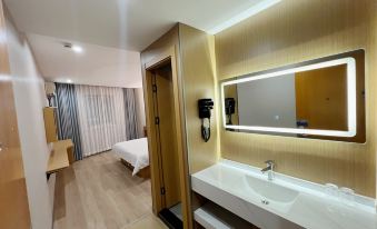 Zsmart Hotel (Shanghai Baoshan Wanda Gongkang Road Subway Station)