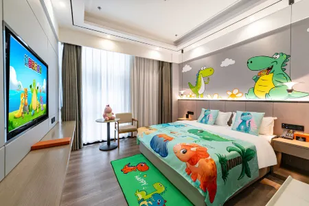 Divine Beast Family Hotel Отели рядом с достопримечательностью «Zigong Colored Lantern Park»