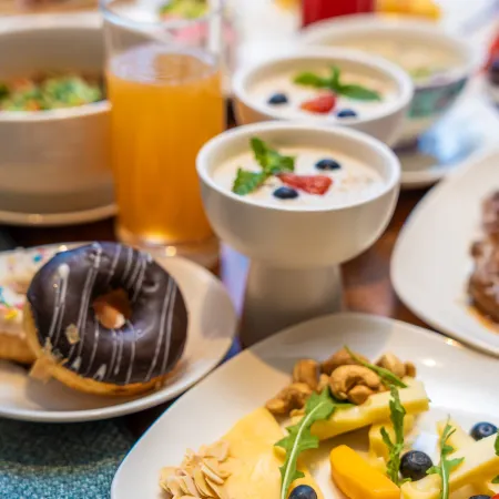 C Plaza Hotel (Chongqing Jiefangbei Hongya Cave)