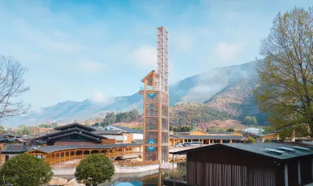 Lugu Lake Mosuo Home Hotel Отели рядом с достопримечательностью «Dazu Pier»