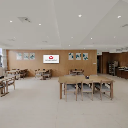 Laiwang Fashion Hotel (Wuzhou Wangcheng square)