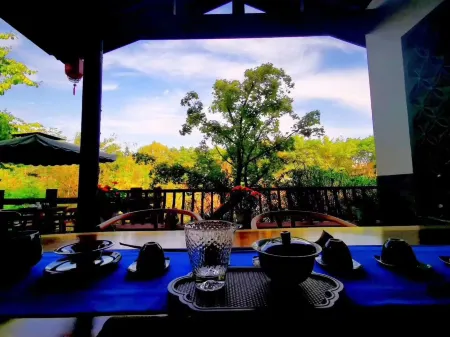 Chuanshi Baoguang Hotel Отели рядом с достопримечательностью «Baoguang Monastery»