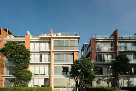 Sandbox frontbeach villa4 Отели рядом с достопримечательностью «Paradise Ocean View Condominium»