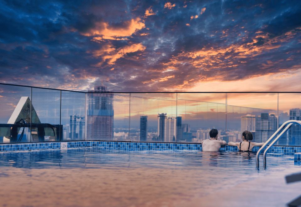 럭스시티 호텔의 실내 레스토랑