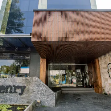 The Henry Hotel Roost Bacolod