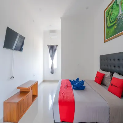RedDoorz @ Uluwatu Suites Hotels in Bali