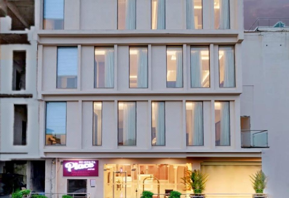 3. Luxe Sta..