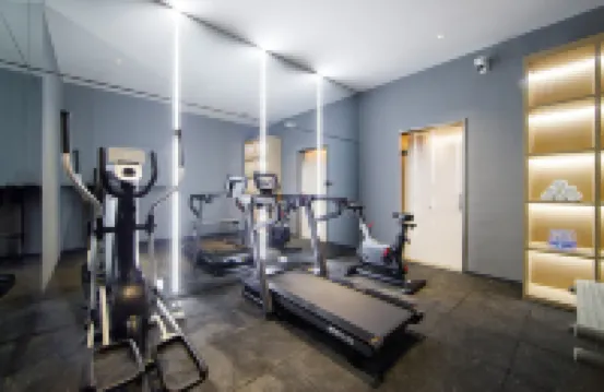 H CRYSTAL 4/2000  Hotel