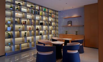 Grand Hotel Five Rivers Rainbow Avenue shopping mall shop