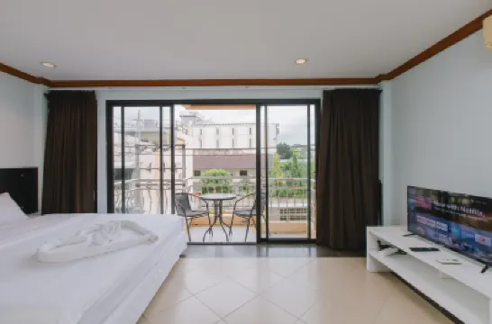 Sunstar Palace Patong Hotel berhampiran Masjid Nurul Islam Mosque | مسجد