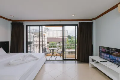 Sunstar Palace Patong Отели рядом с достопримечательностью «Montra Traditional Thai Massage»