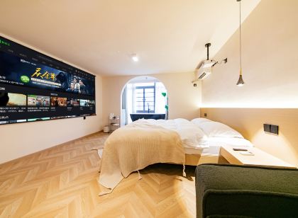 愛舍裡影院民宿（龍旺理想天街店）