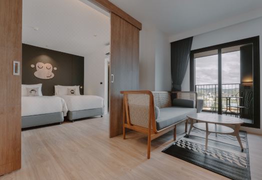 Blu Monkey Hub and Hotel Laguna 전경