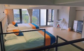 Jinmanxuan E-sports Homestay (Aiqing Square Fenghuang Lake Park)