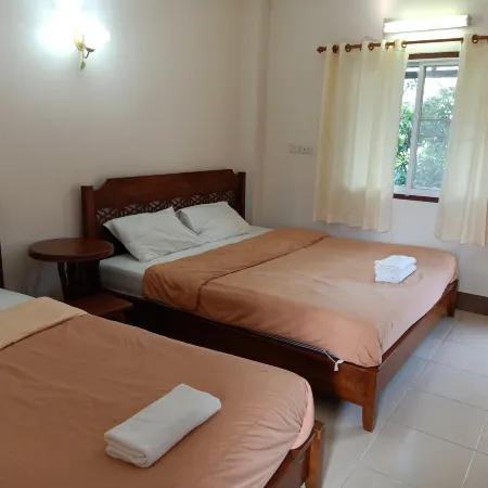 Phumchan Place Hotel