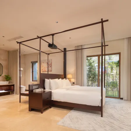 Floral Lux Hotel · Pomegranate Hotel