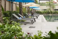 Modena by Fraser Vinh Yen - Pool